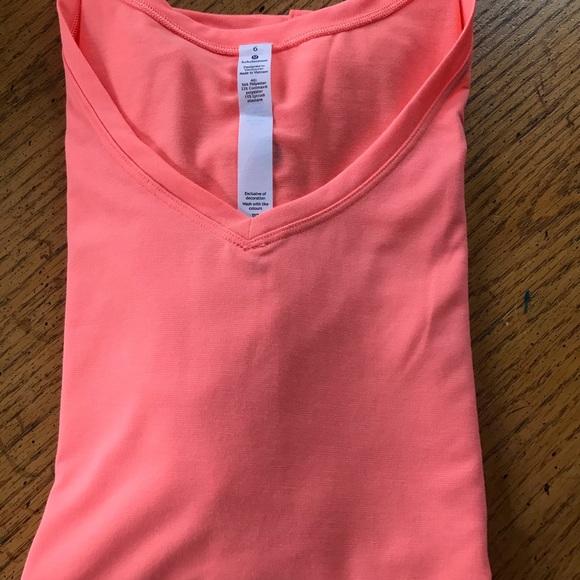 Lululemon short sleeve shirt . Exc. con, size 6. - Picture 3 of 4